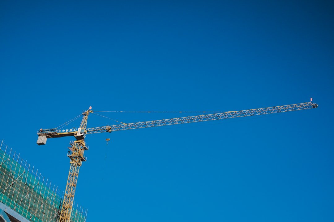 a crane that is standing next to a building