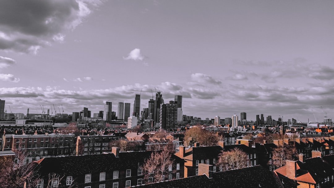 a black and white photo of a city skyline