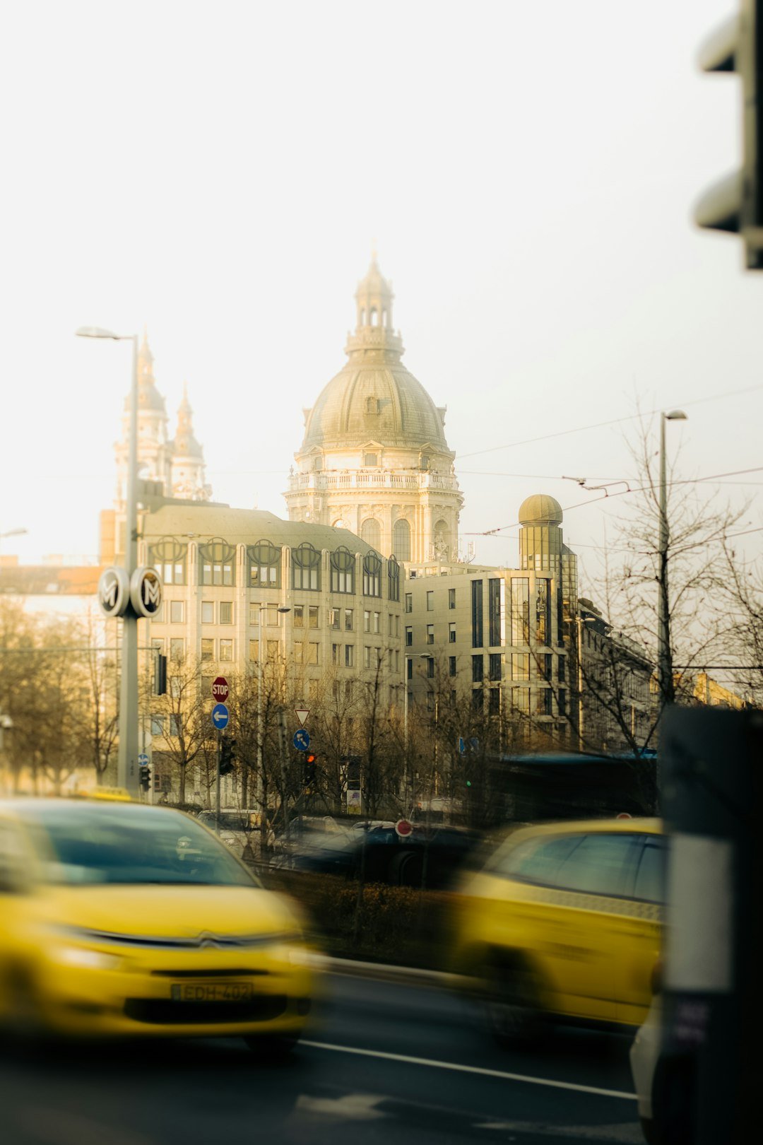a blurry picture of a city street with a building in the background